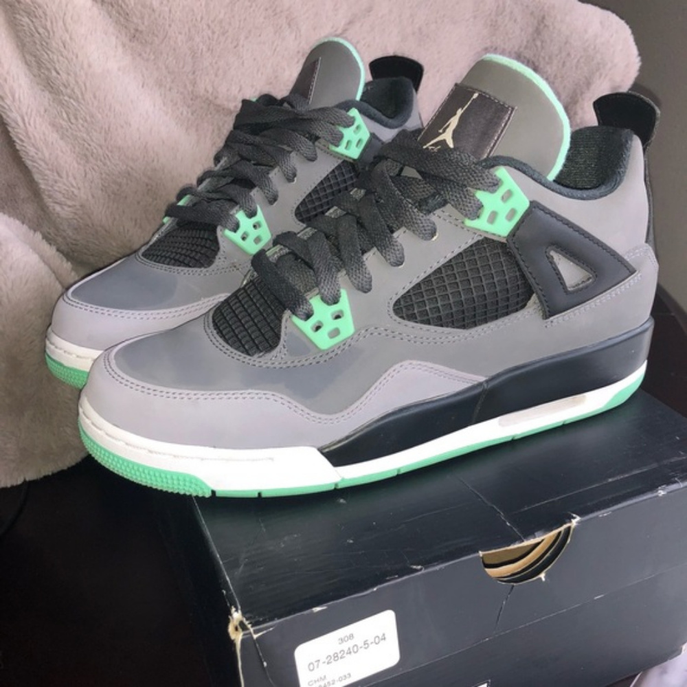 Air Jordan 4 Retro (GS) Green Glow - barely worn